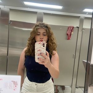 Meet your Posher, Alexis